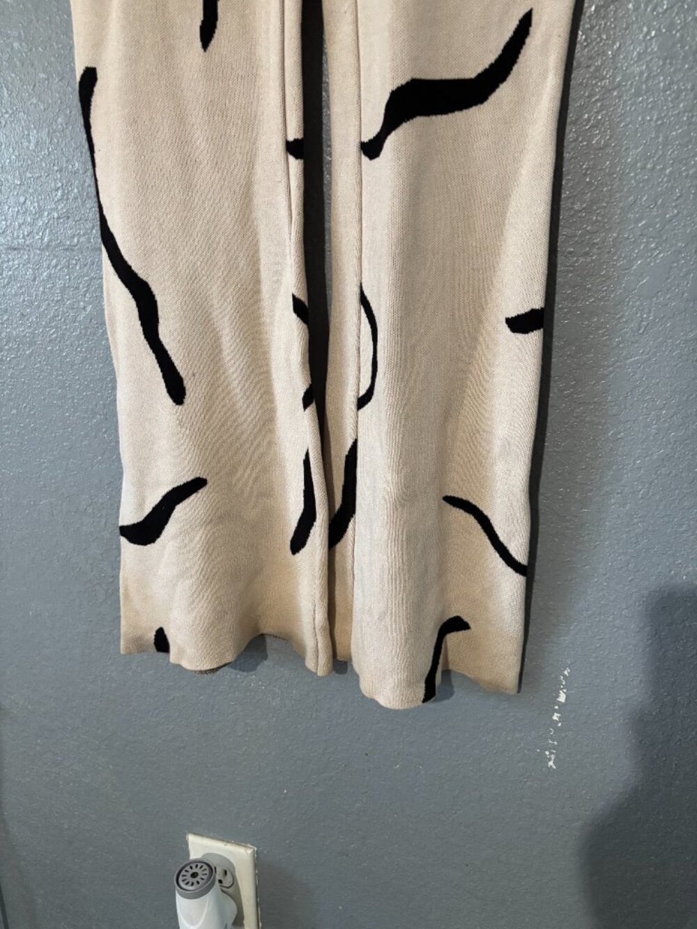 White Fox Beige & Black Knit Two-Piece Set • Size Small - Picture 7 of 11
